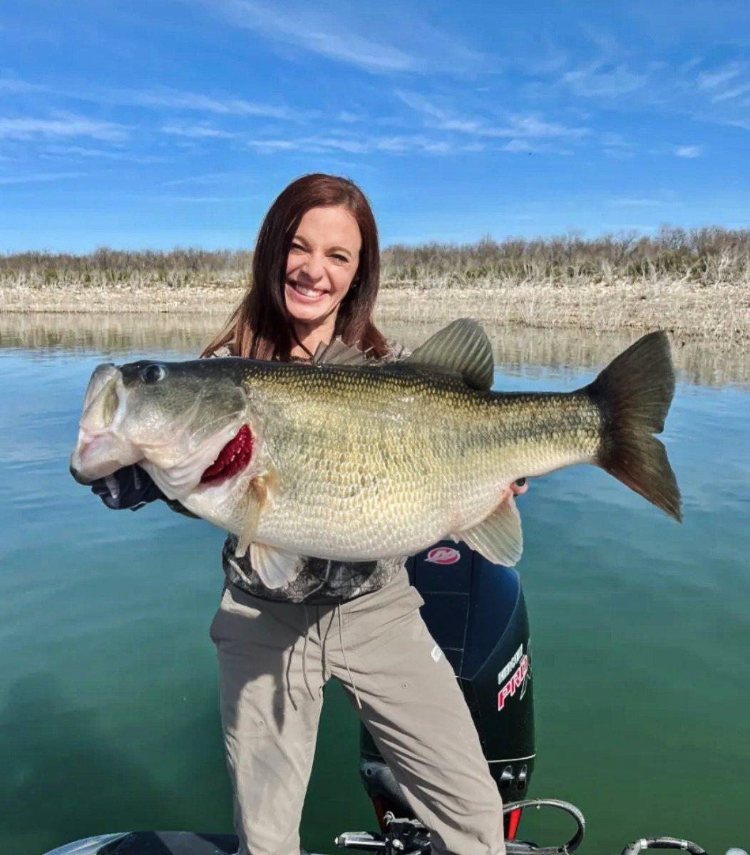 Image: ImageBy_ Lee_Ann_Powell_largemouth_record